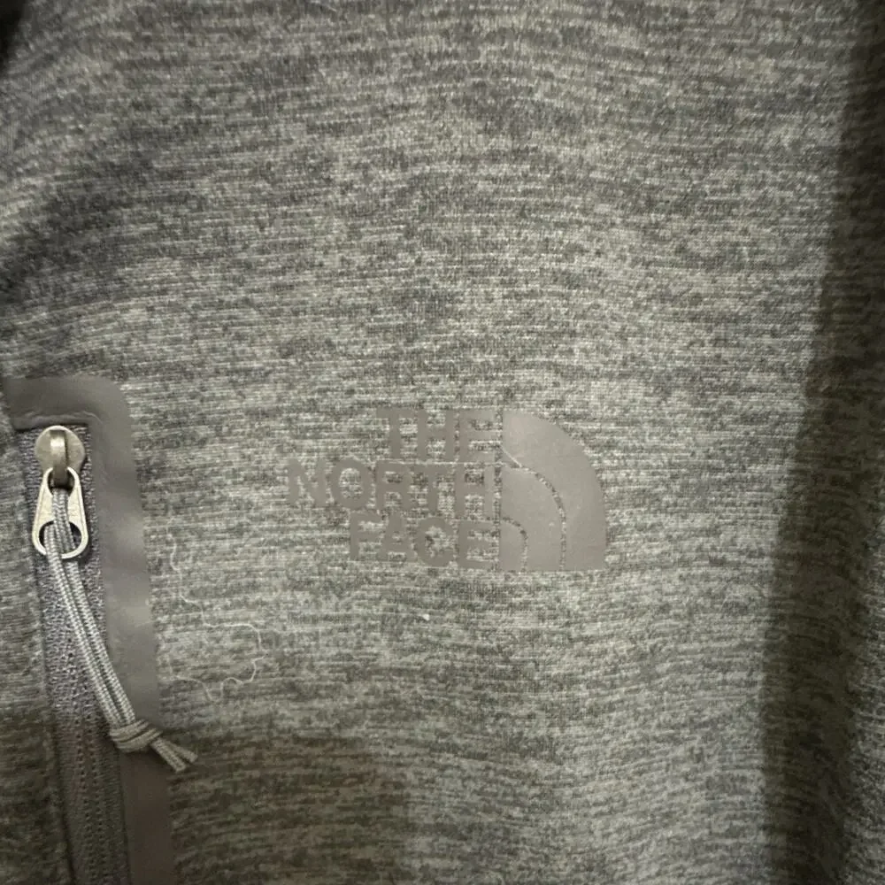 The North Face Men's LG Gray Fleece 1/4 Zip Mock Neck Pullover Sweatshirt